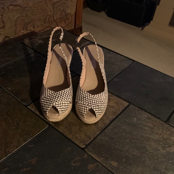 Comfortable, new LA CANADIENNE Espadrille - Picture 2 of 5